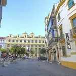 Deluxe Apartment In La Giralda